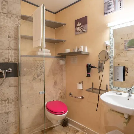 Hotel Le President-gare Nimes Pont Du Gard 3*