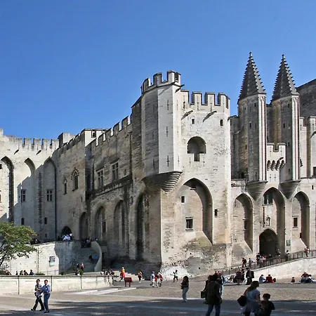 ホテル Le President-gare Nimes Pont Du Gard 3*